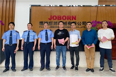 南安市水頭鎮(zhèn)市場監(jiān)督管理所所長黃彬輝一行蒞臨巨邦機(jī)械走訪調(diào)研