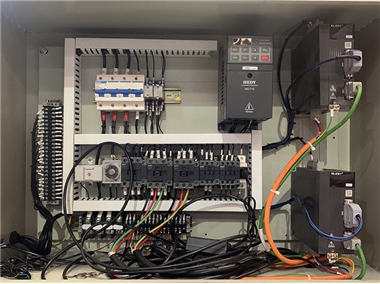采用進(jìn)口和國內(nèi)一線品牌的電器元件